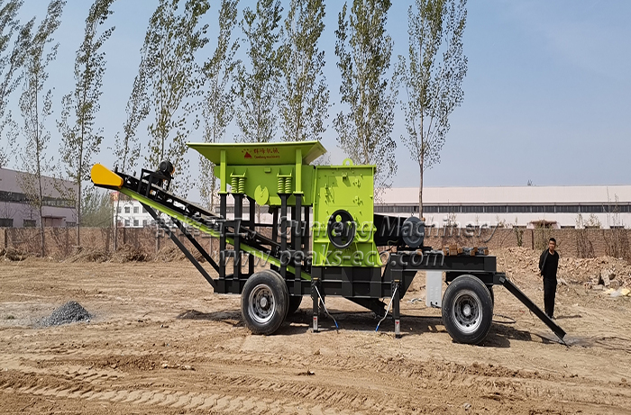 Mobile construction waste crusher