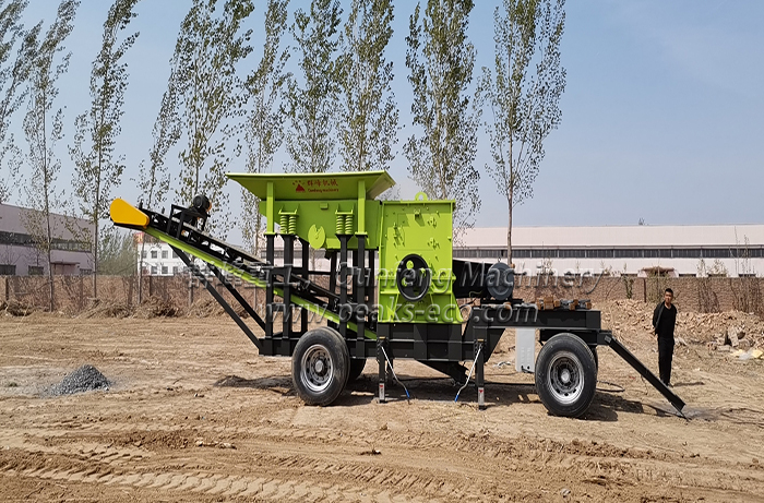 Mobile construction waste crusher