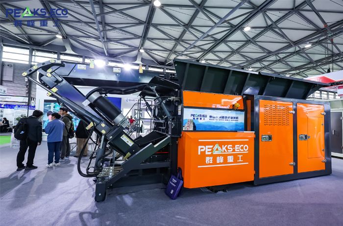 Mobile double shaft synchronous shredder